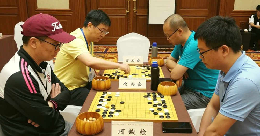 सितंबर का पैकेट, अप्रैल की चालें: ChessBase Magazine #225 और 'लेटेस्ट थ्योरी' का देर से पहुंचना